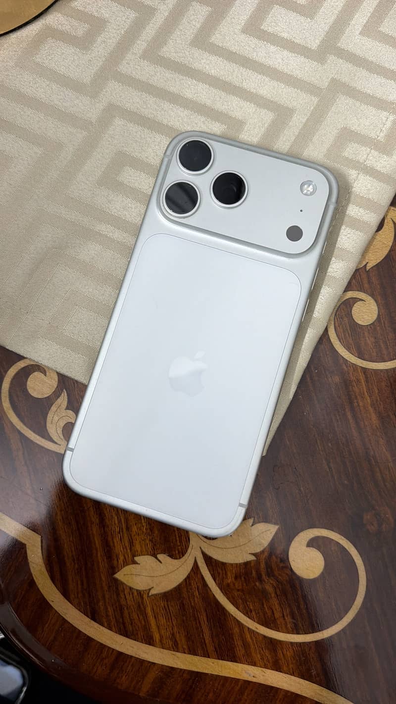 Apple iPhone 17 Pro Max 3