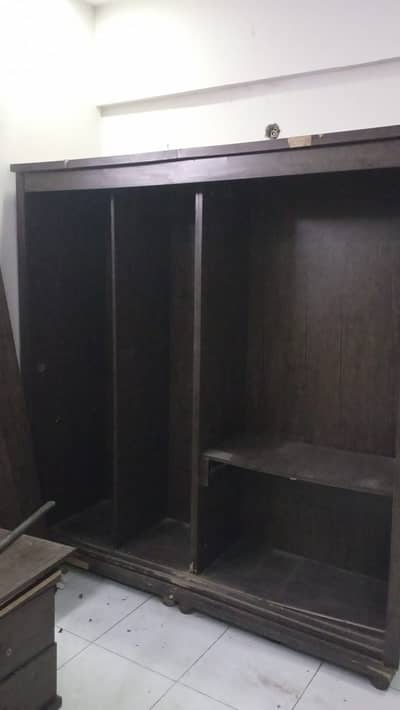 Sliding door Almari urgent sale