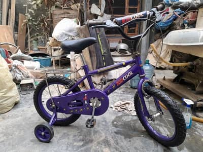 Brand new (Slightly use) cycle available for 3 to 6 year old kids