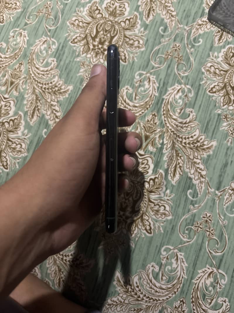 Apple iPhone 11 Pro 1