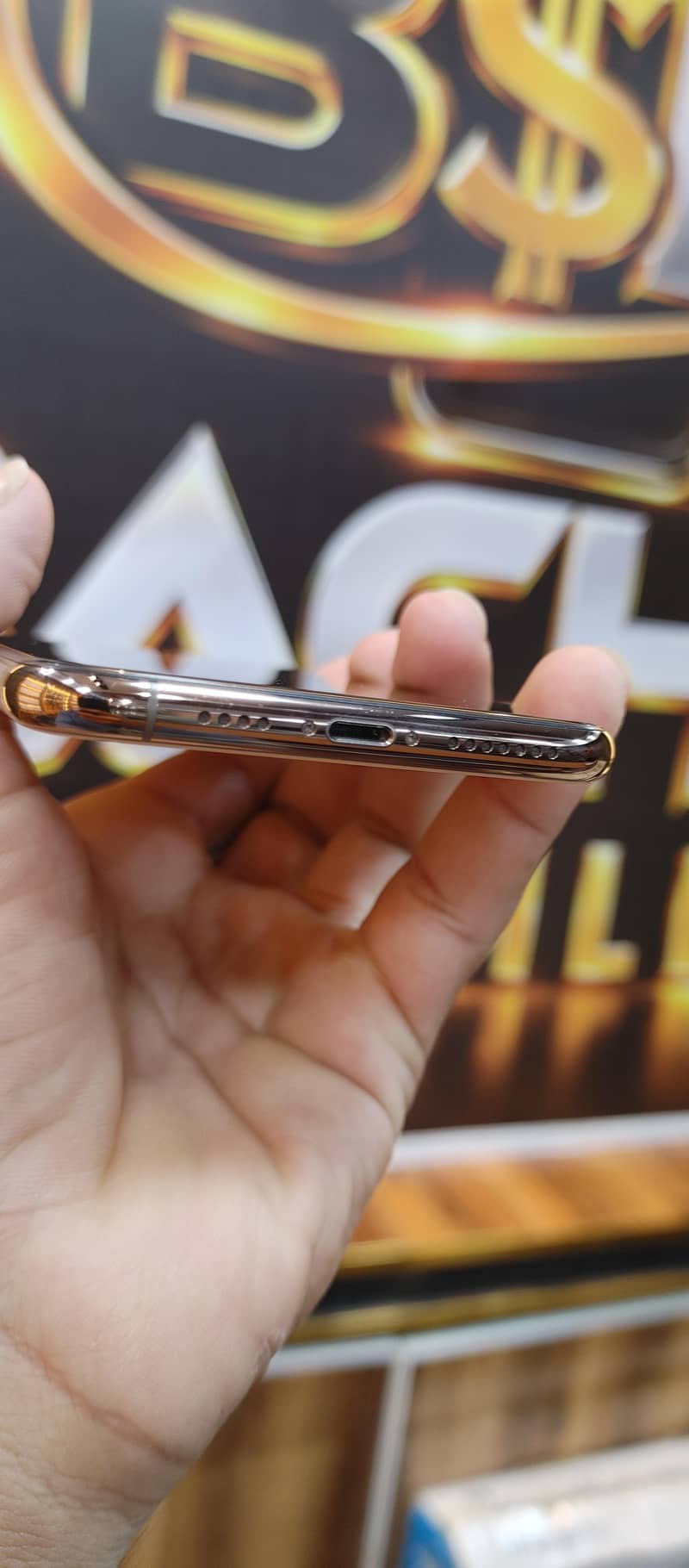 Apple iPhone 11 Pro Max 4