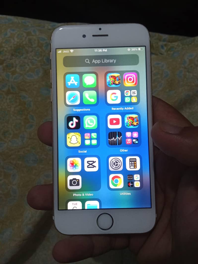 Apple iPhone 6S 4