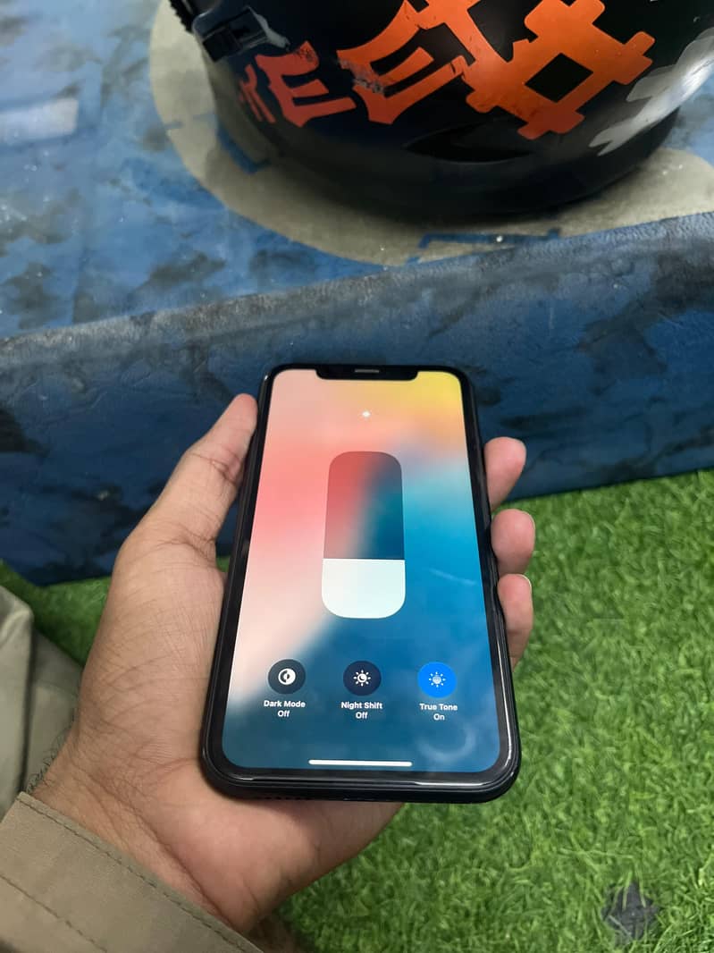 Apple iPhone XR 1