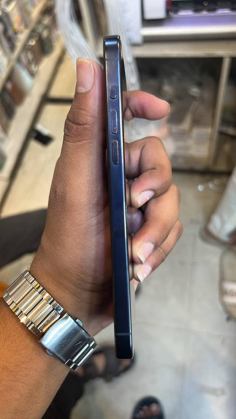Apple iPhone 15 Pro Max 2