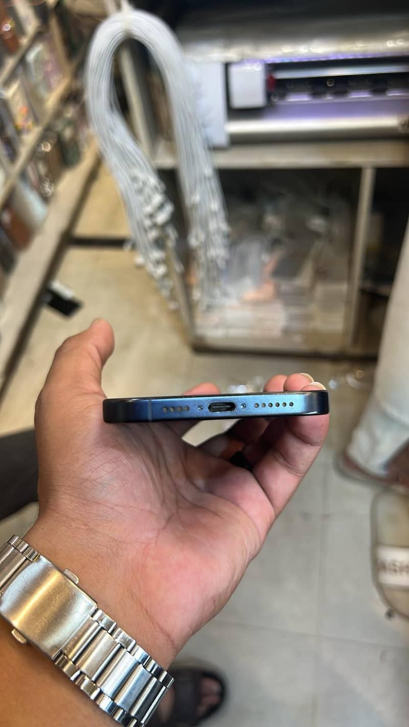 Apple iPhone 15 Pro Max 3