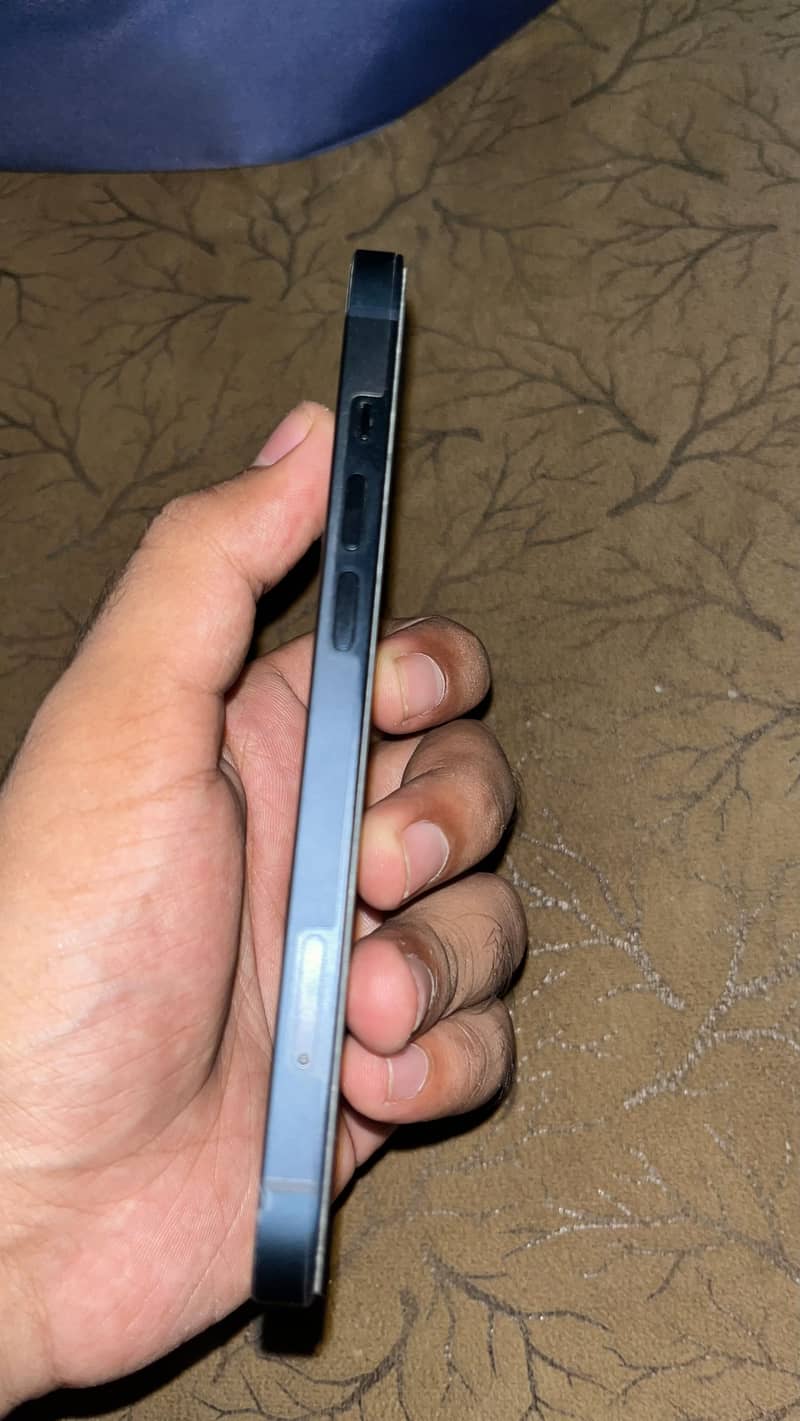 Apple iPhone 13 4