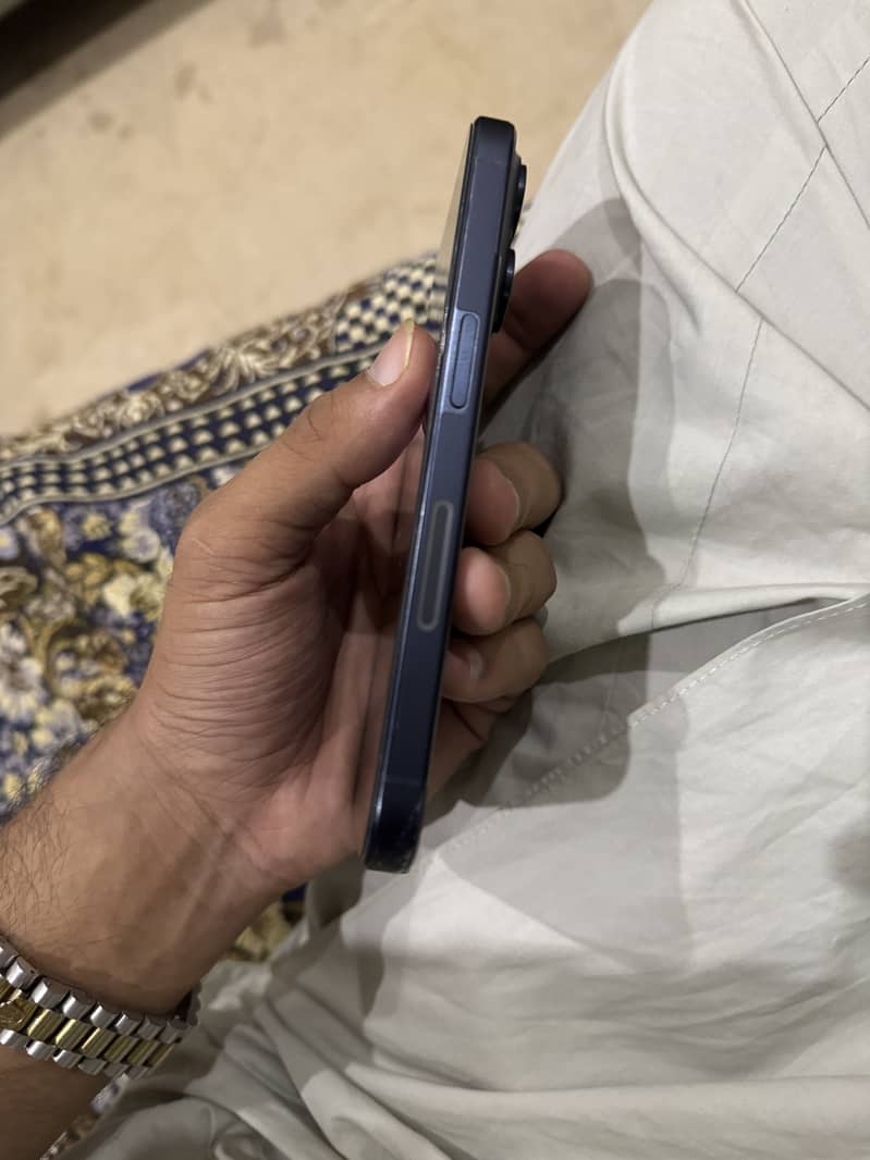 Apple iPhone 15 Pro 3
