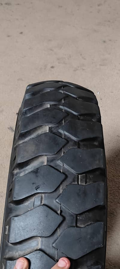 rim or tire lodar new ha thori dar hi chla ha halat dakh ly rim ma thr