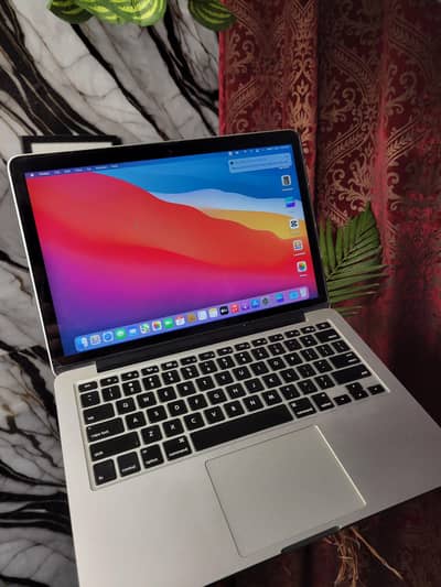 Macbook Pro | i5 (2.4GHz) DDR3 | 8GB Ram