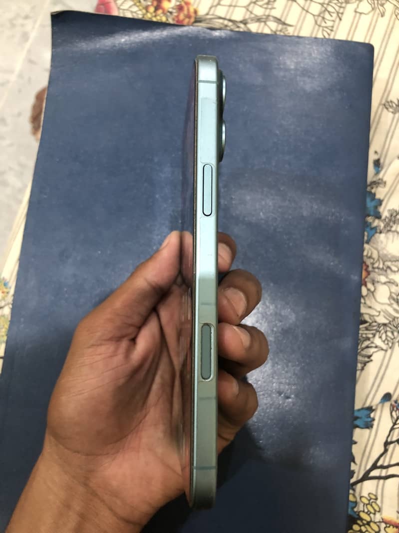 Apple iPhone 16 Plus 4