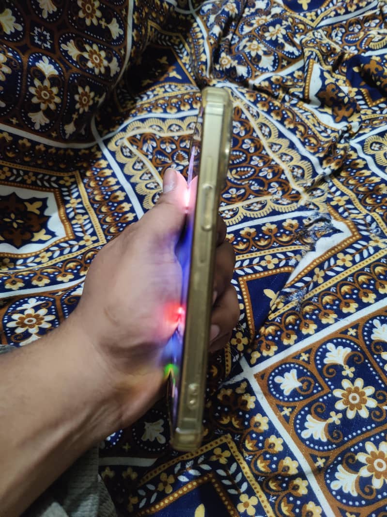 Apple iPhone XS Max 3