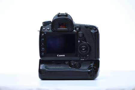 Canon 5D Mark IV Camera – 100% Working | 2 Batteries + Charger