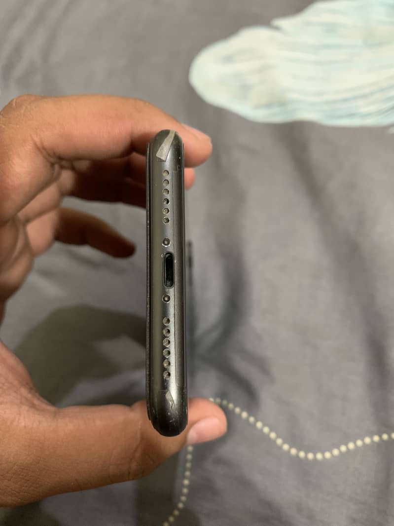 Apple iPhone 11 3
