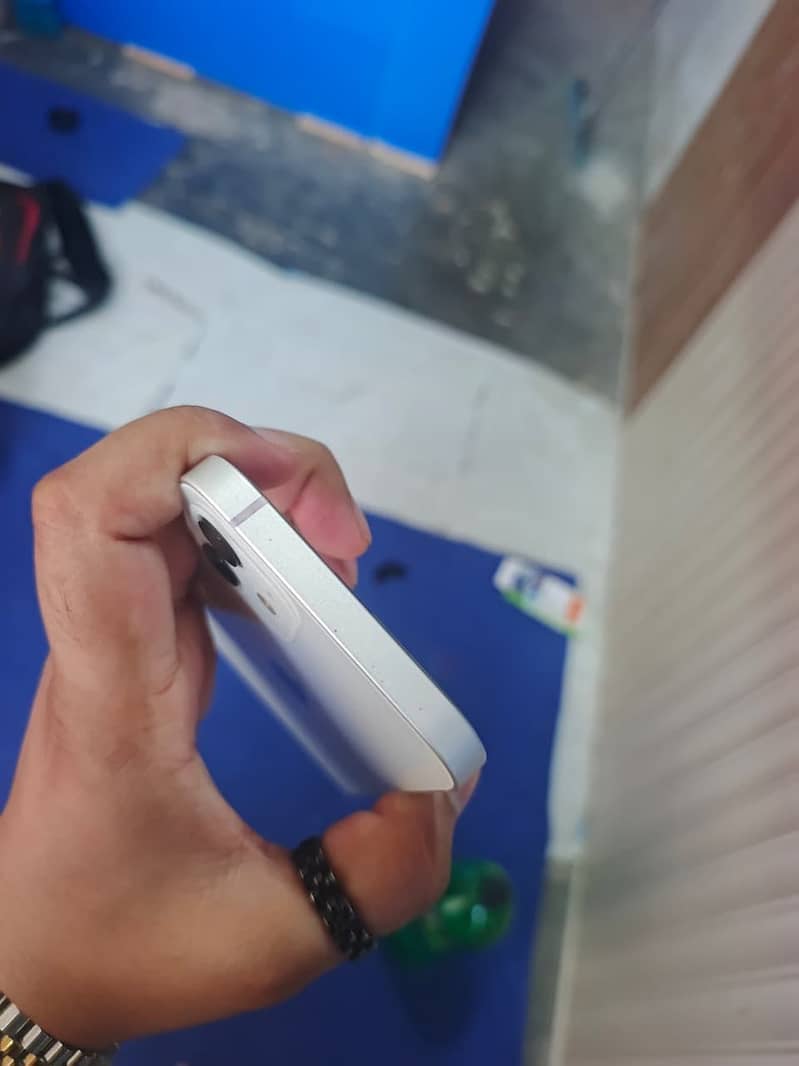 Apple iPhone 12 1
