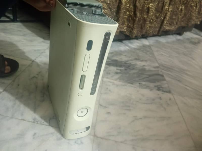 XBOX 360 WITH ONE WIRED AND A WIRELESS CONTROLLER 0