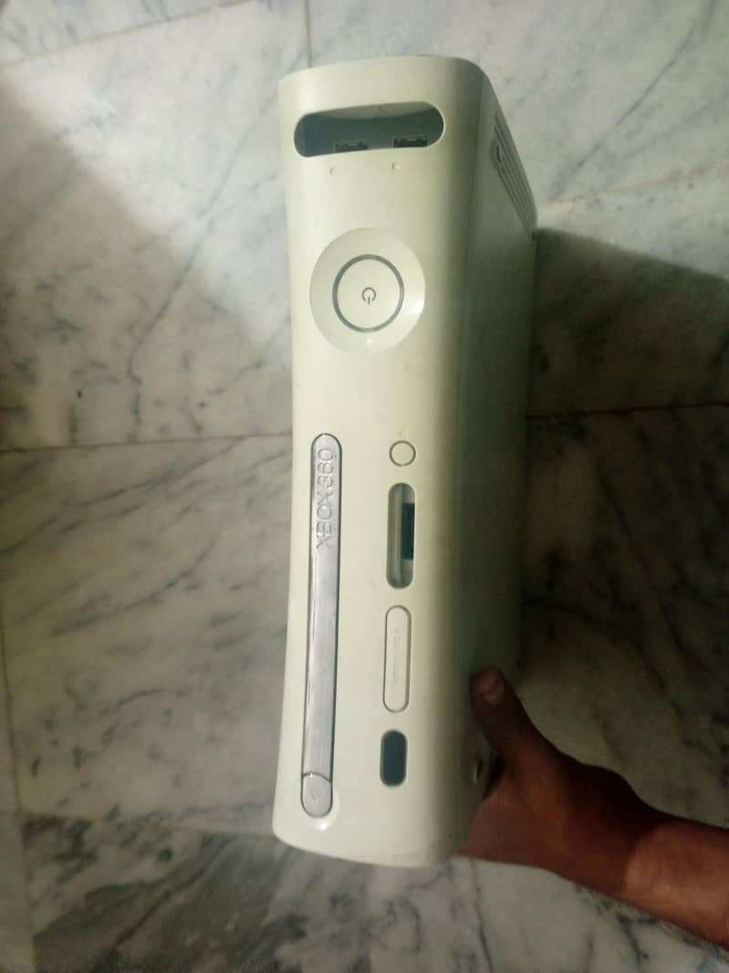 XBOX 360 WITH ONE WIRED AND A WIRELESS CONTROLLER 1