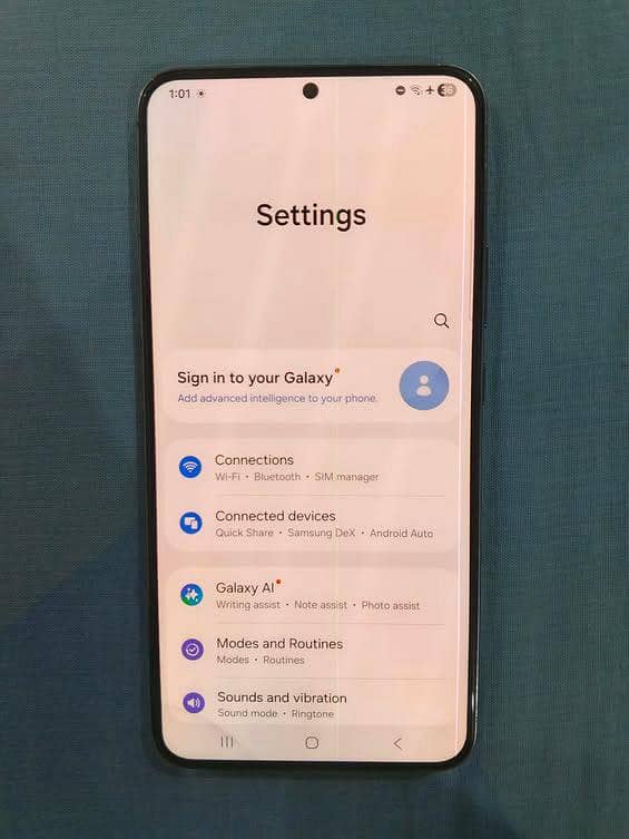 Samsung Mobile S22 Plus 1