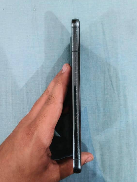 Samsung Mobile S22 Plus 7