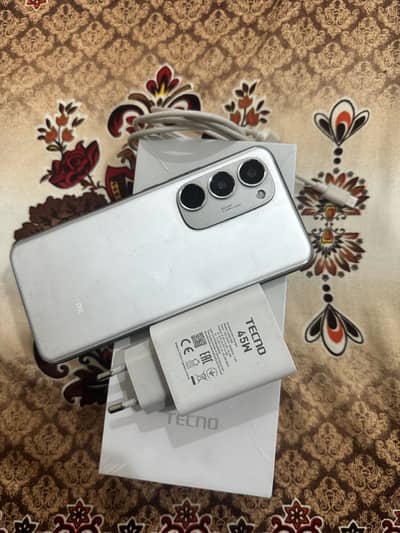Tecno Spark 40 pro plus
