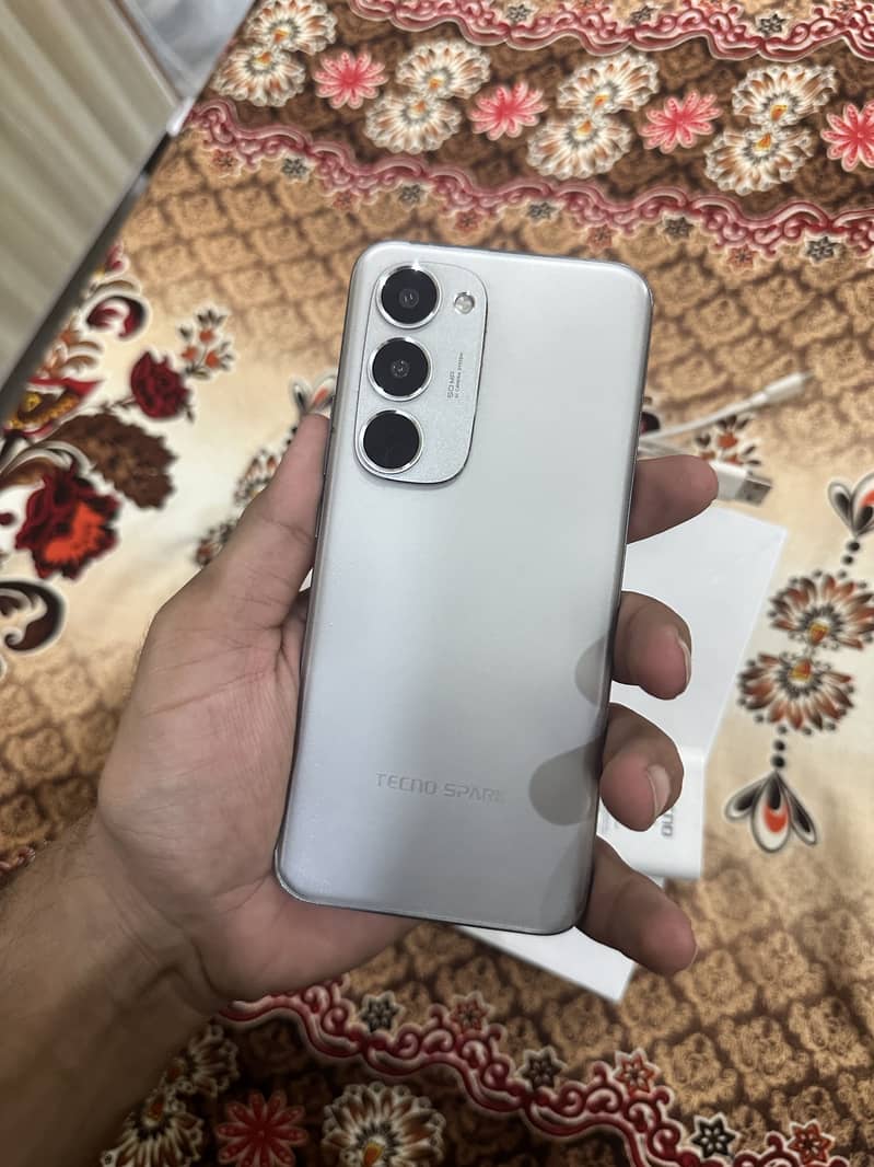 Tecno Spark 40 pro plus 5