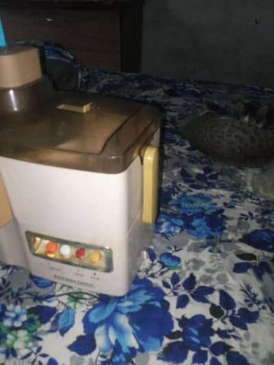 sirf juicer machine hai Jag Nahin hai 03292149622