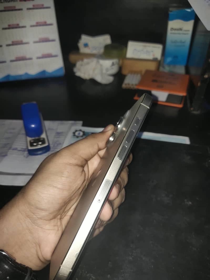 Apple iPhone 15 Pro Max 0