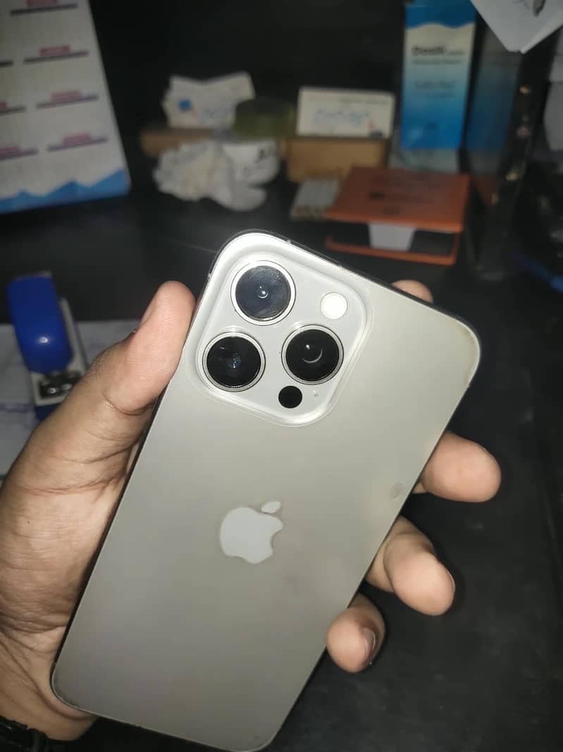 Apple iPhone 15 Pro Max 1