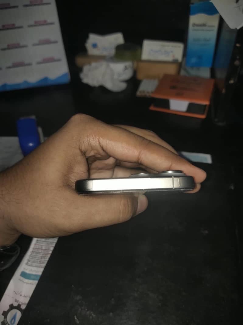 Apple iPhone 15 Pro Max 2