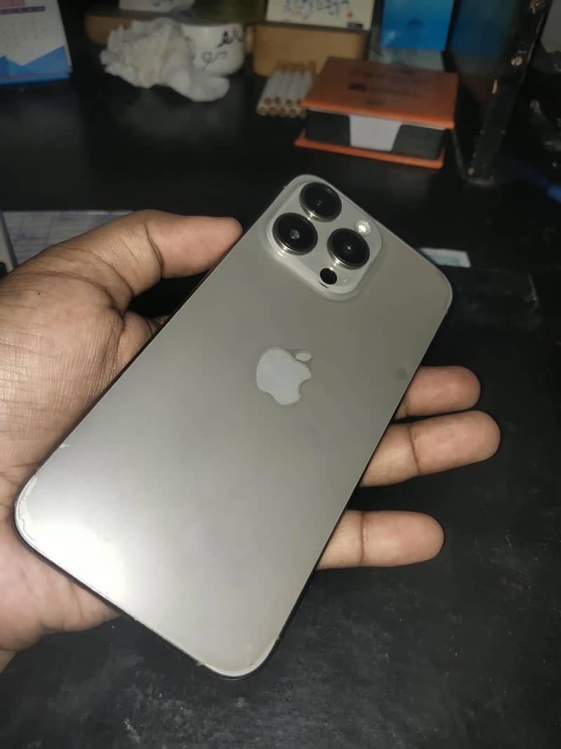 Apple iPhone 15 Pro Max 3