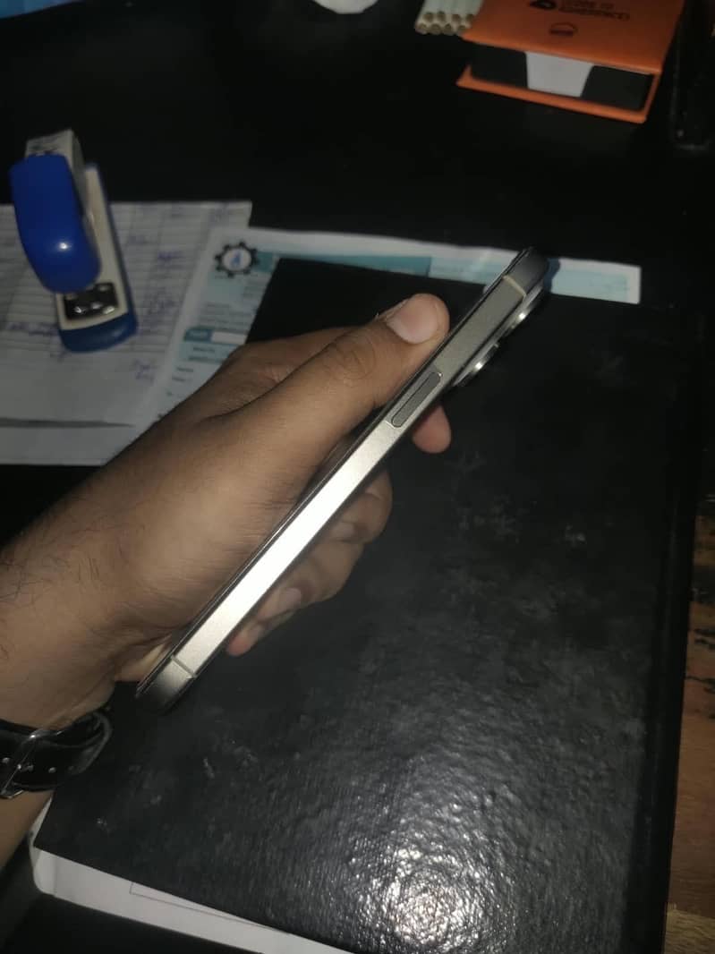 Apple iPhone 15 Pro Max 4