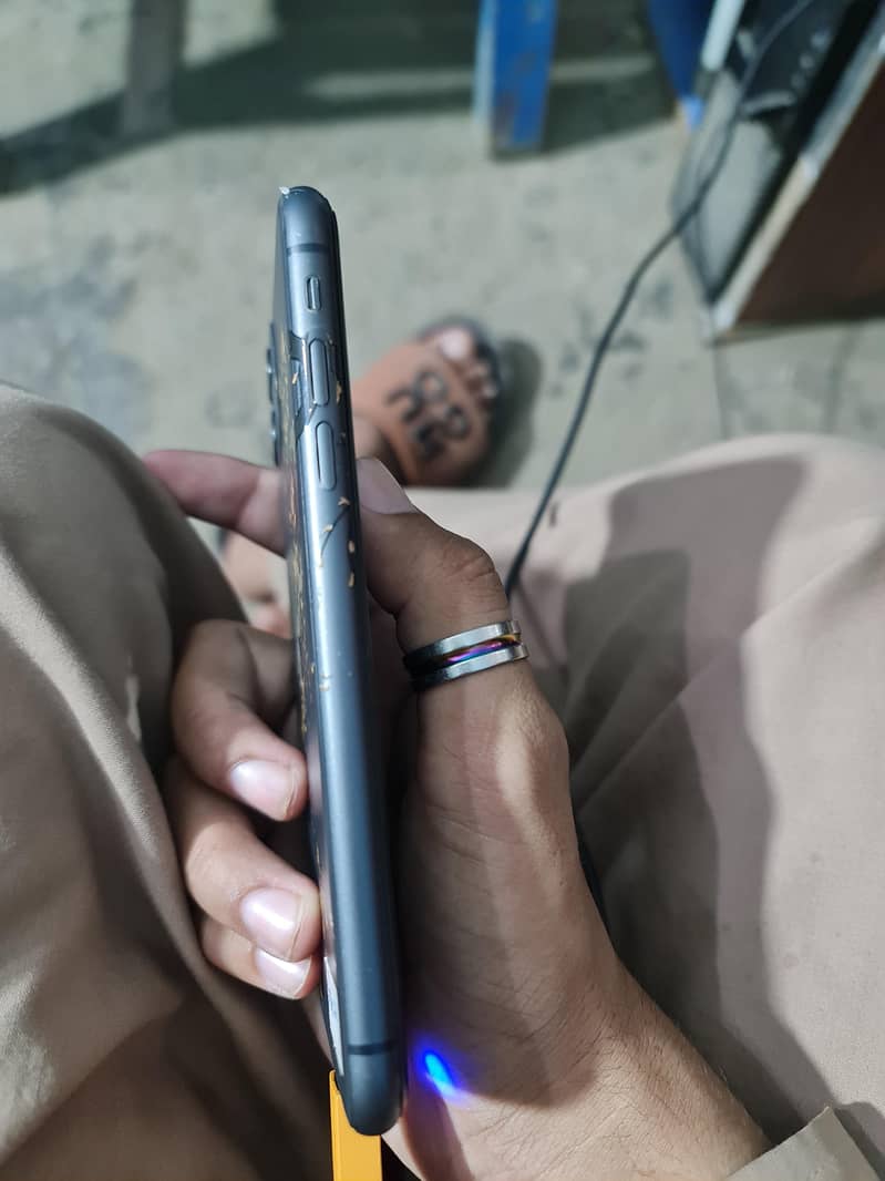 Apple iPhone 11 0