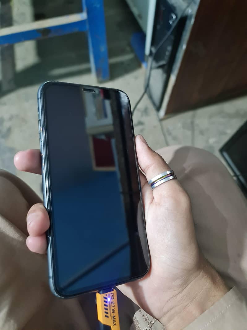 Apple iPhone 11 3