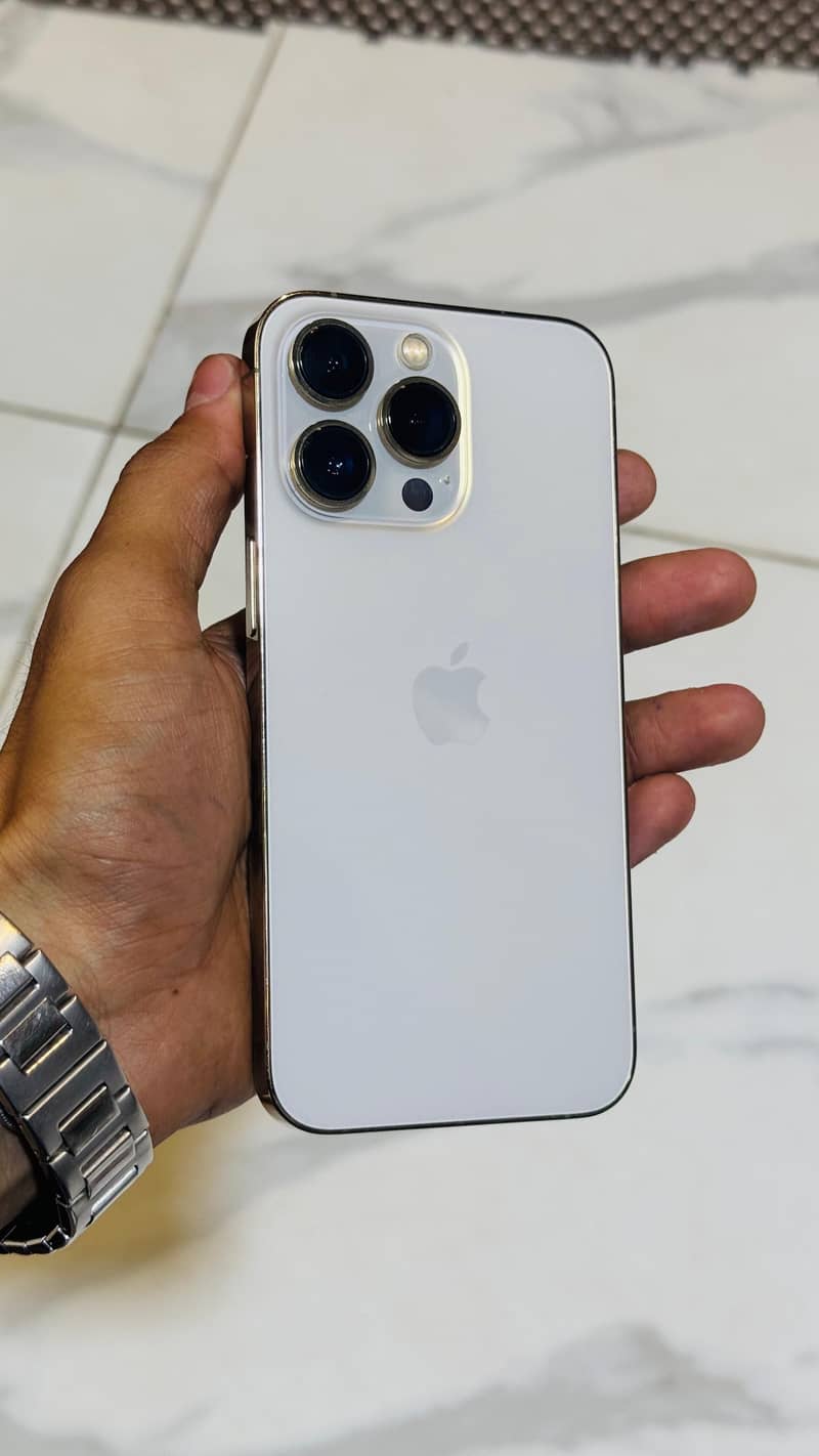 Apple iPhone 13 Pro 0