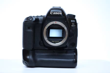 Canon 5D Mark IV – 300K Shutter Count | 2 Batteries + Charger