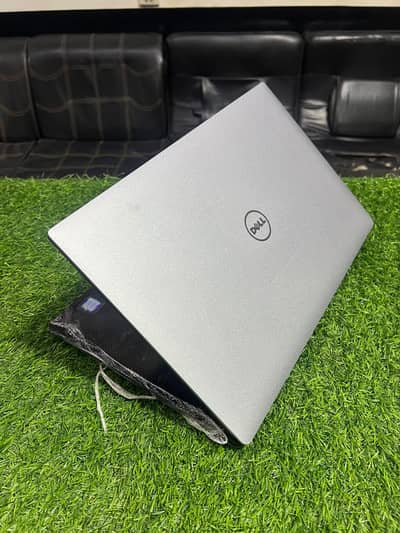 Dell precesion 5520 workstation Ci7 7th HQ 16gb 512gb 4gb Graphic 4k