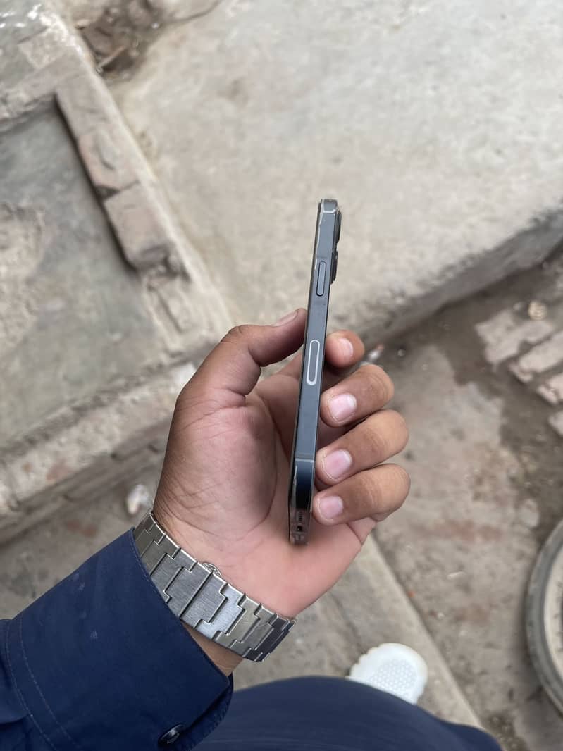 Apple iPhone 13 2