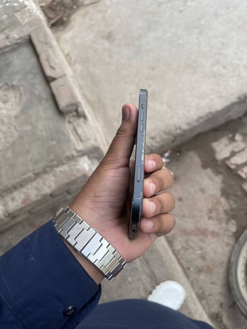 Apple iPhone 13 3