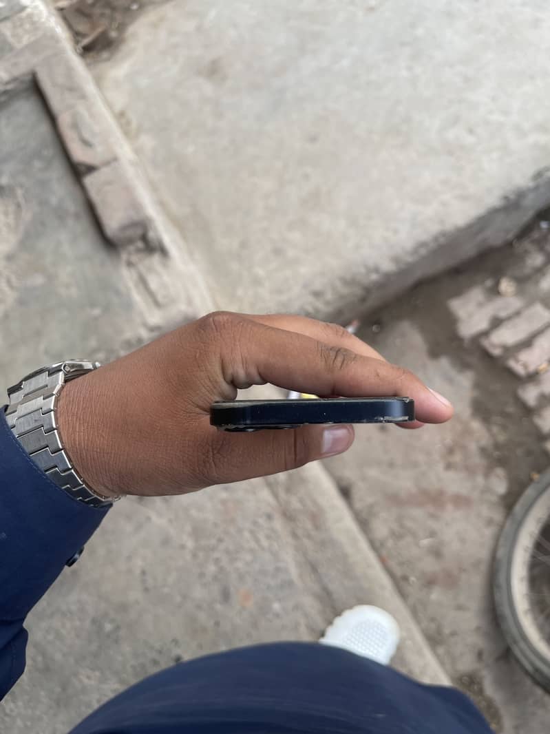Apple iPhone 13 4
