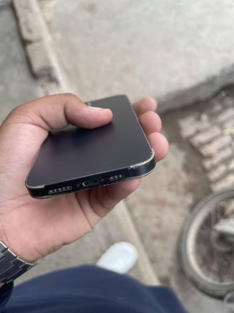 Apple iPhone 13 6