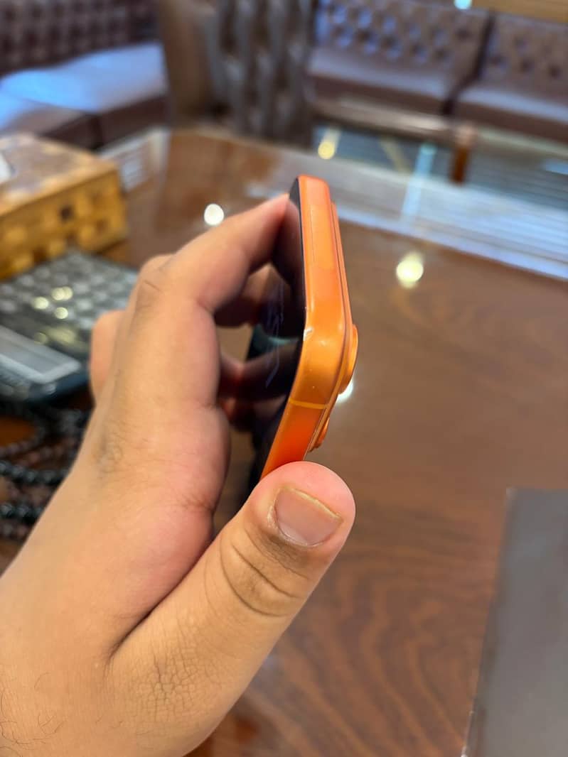Apple iPhone 17 Pro Max 4