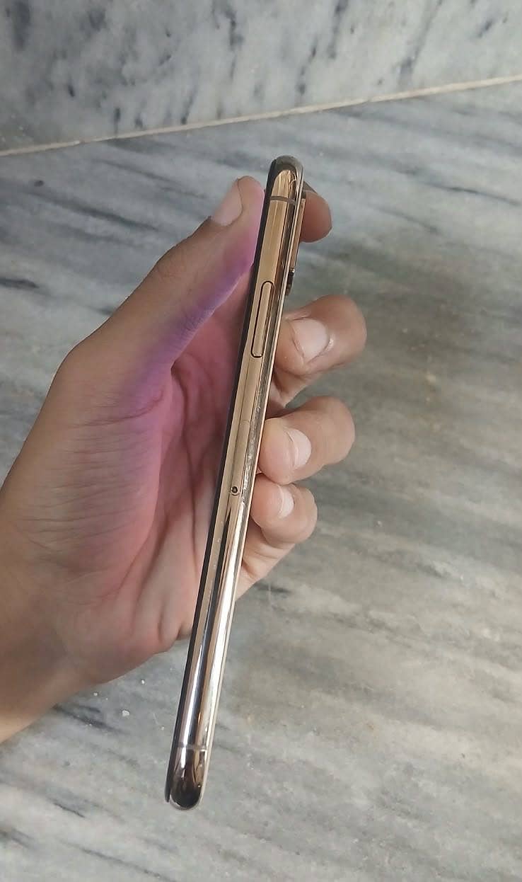 IPhone XS 4