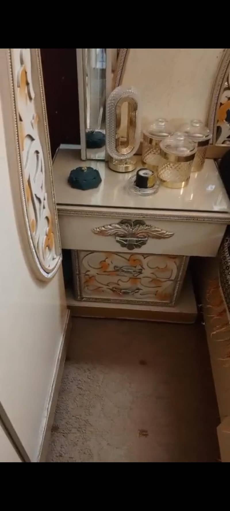 cupboard drasing bed with side tables 4