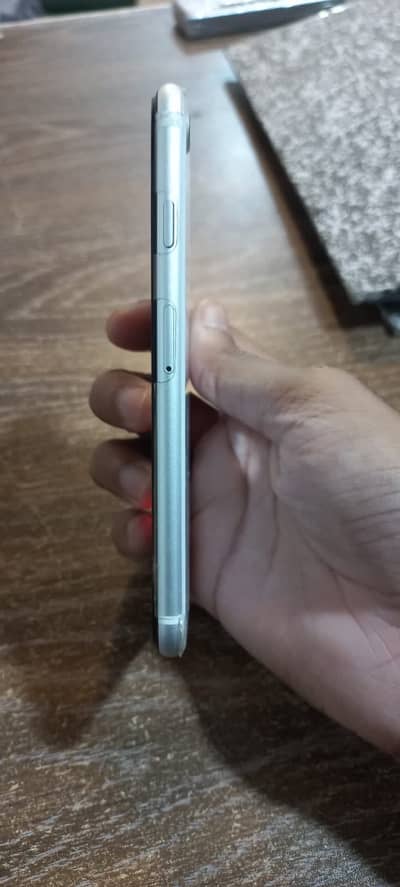 Apple iPhone SE