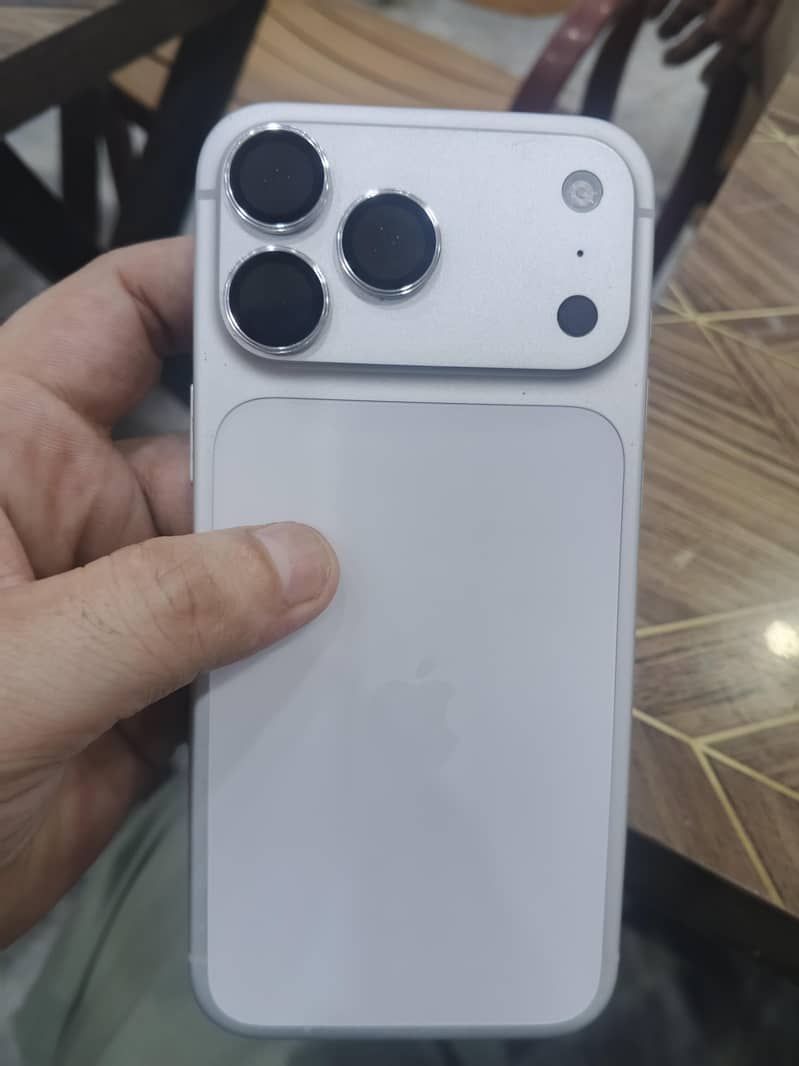 Apple iPhone 17 Pro Max 0