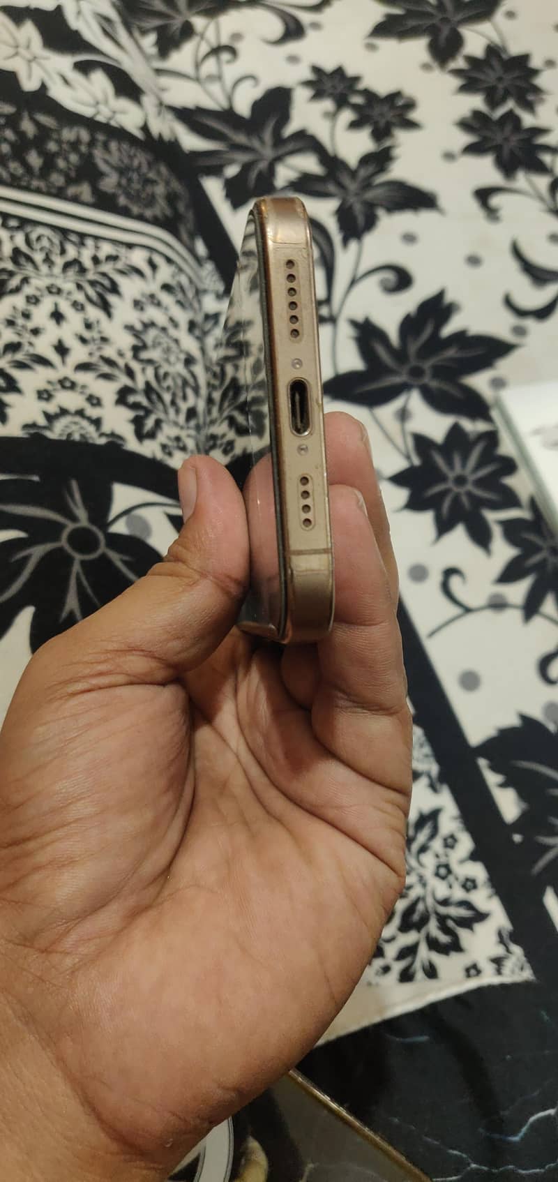 Apple iPhone 16 Pro Max 2