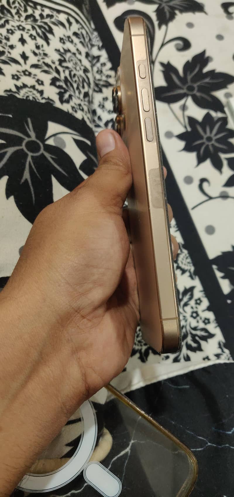 Apple iPhone 16 Pro Max 3