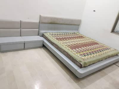 bed and almari