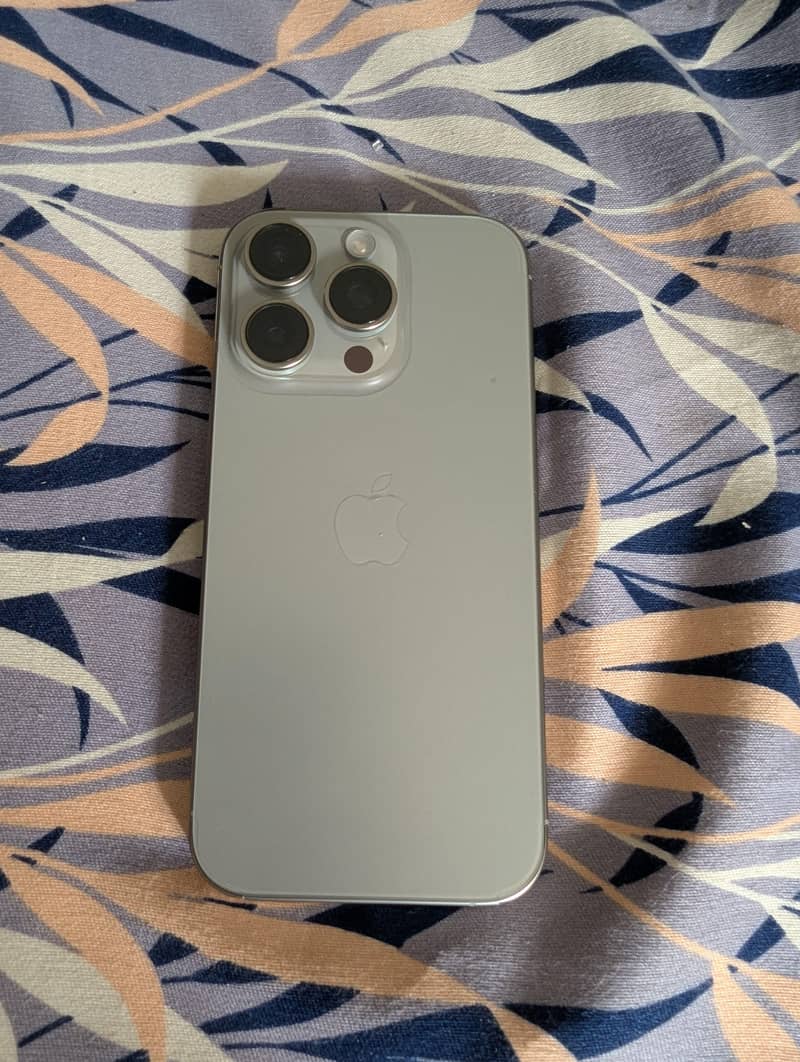 Apple iPhone 16 Pro 0