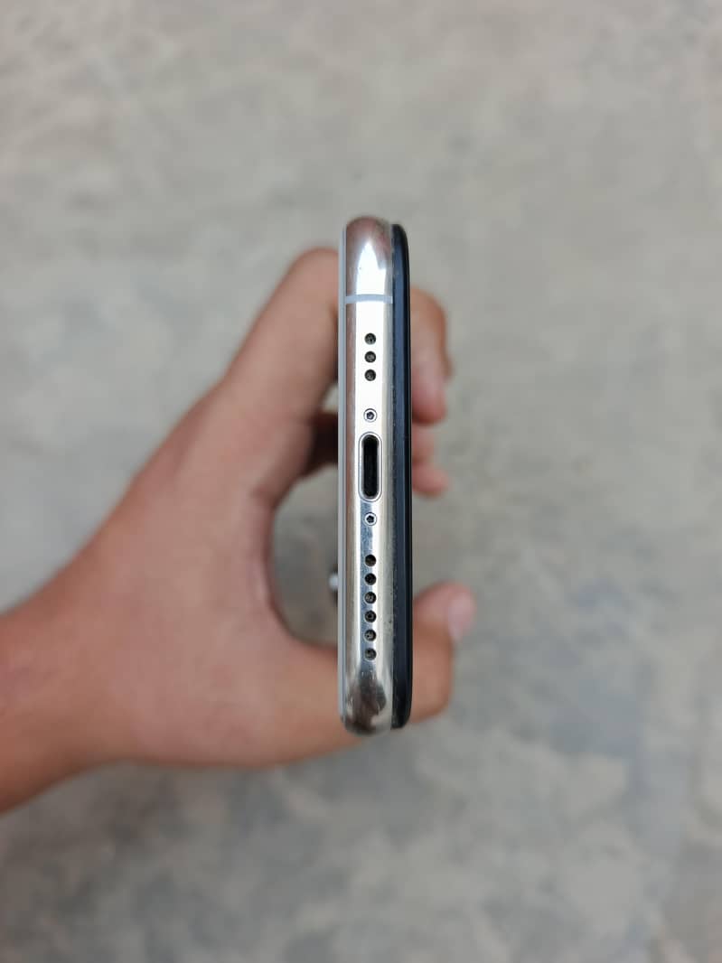 Apple iPhone XS 4