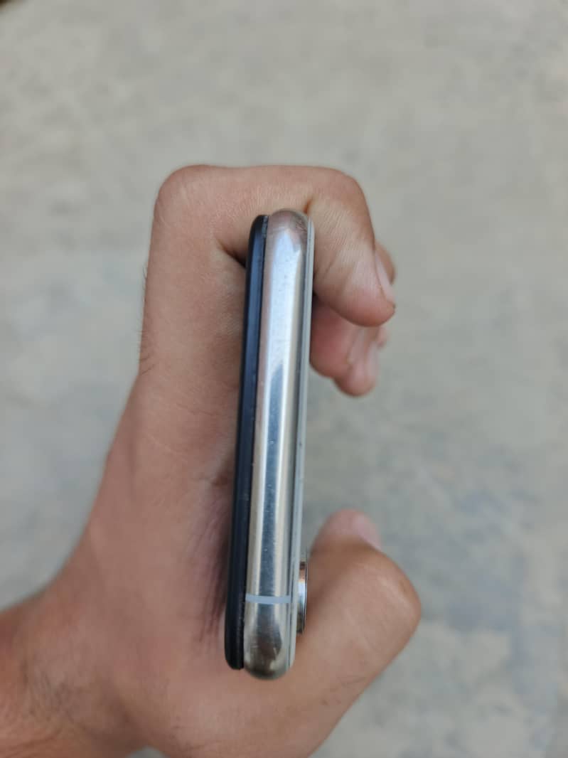 Apple iPhone XS 5